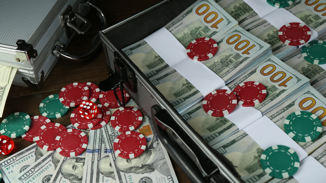 Are Casino Cashback Bonuses Worth It in 2025?