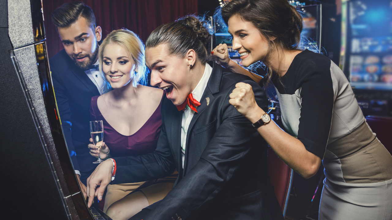 Learn the Best Times to Play Progressive Slots to Increase Your Chances of Hitting a Jackpot